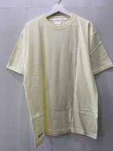 画像をギャラリービューアに読み込む, over print  back pennant Tee(light yellow)
