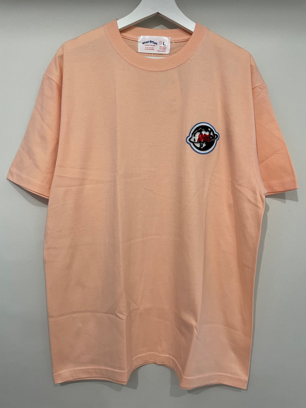 over print  Velbed emblem Tee (light coral pink)